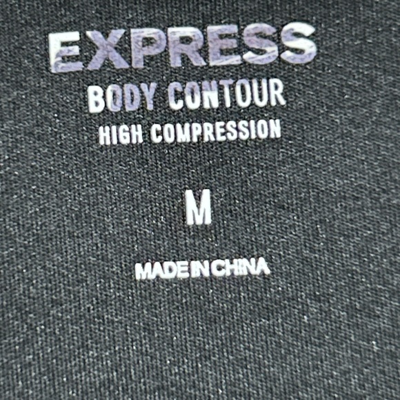 Express Body Contour High Neck Cropped Tank - Picture 4 of 4